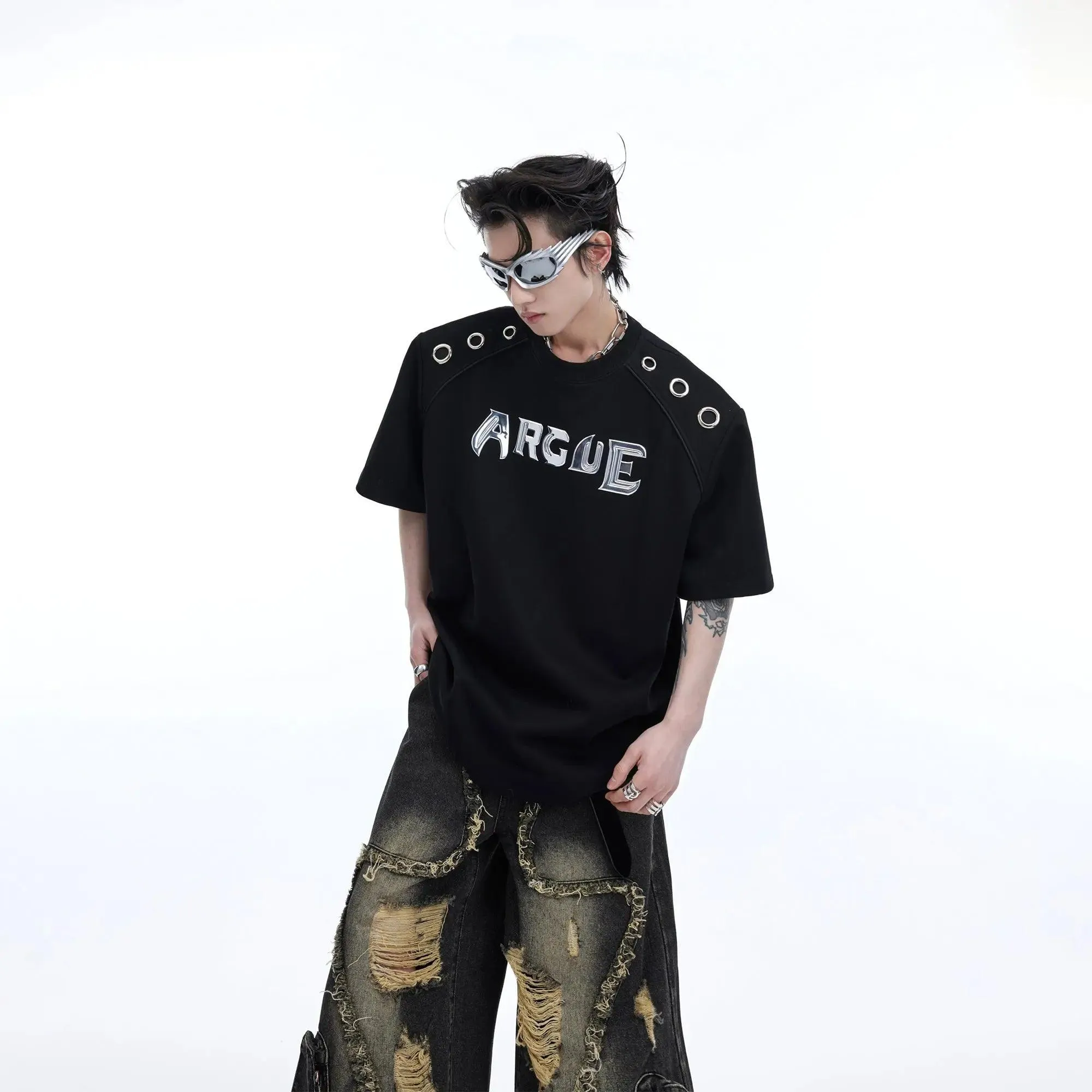 Metal Ring Design T-Shirt